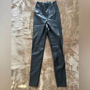 EUC Wilfred Free‎ Skinny Black Faux Leather Leggings Women’s Size XS